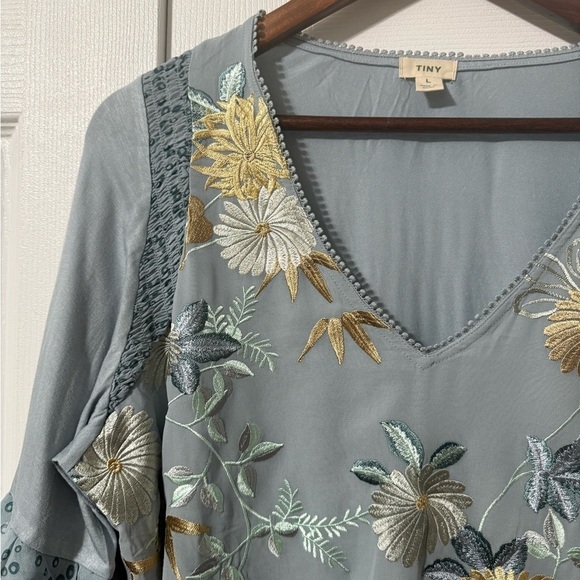 Tiny Brand Anthropologie Women’s Blue Motif Long-Sleeve Ruffled Top size Large - Picture 6 of 14